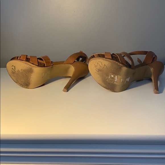 👡 Fergie Ankle Strap Brown Sandal Heels Size 7 - Picture 8 of 8